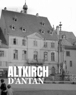 À l'occasion du bicentenaire de la photographie, je vais te présenter, de temps à autre, des vieilles photos de nos différentes villes alsaciennes ! 📸 🔴⚪️

➡️ Aujourd'hui, je te présente Altkirch d'antan ! 

ℹ️ À noter que les images sont issues du fond Blumer ou Tony des archives de Strasbourg, mais également des cartes postales issues des Archives du Haut-Rhin et du site geneanet ! 🤩

⛔️ Aucune photo n'a été modifiée ou améliorée via IA ! 

📸 1. 8 Z 370, Altkirch, hôtel de Ville et fontaine de la Vierge, 1934.

#alsace #photo #patrimoine #sundgau #altkirch